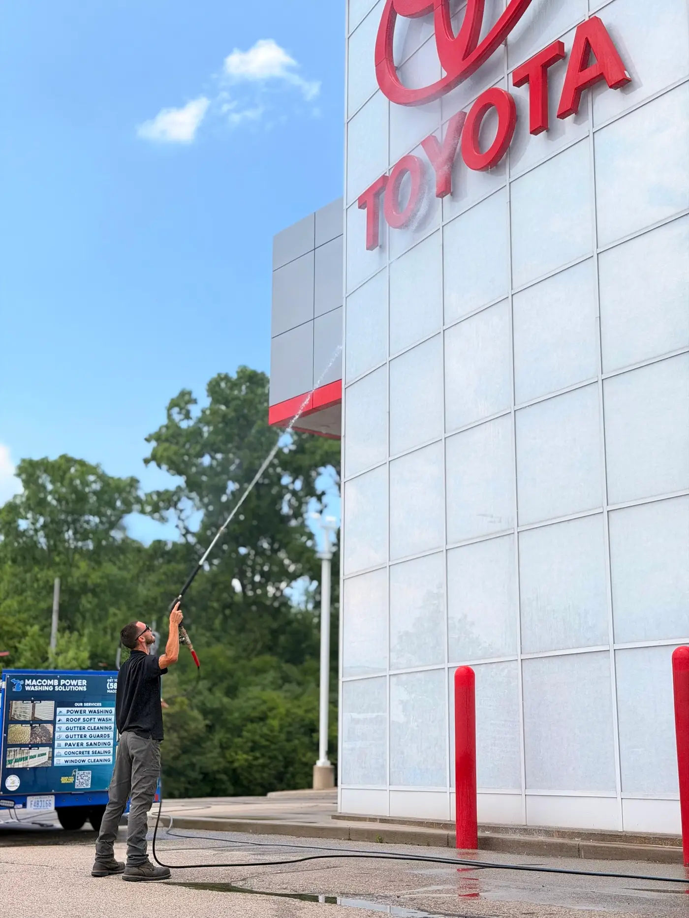 MPWS technician washing a commercial building facade
